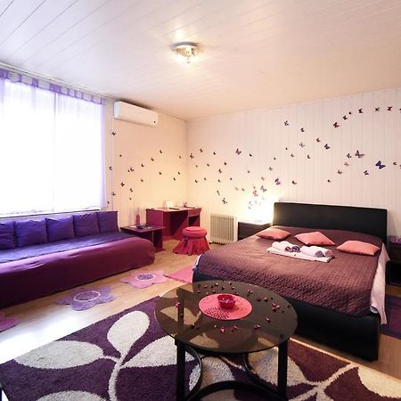Apartment Orange Purple Blue Загреб Екстериор снимка